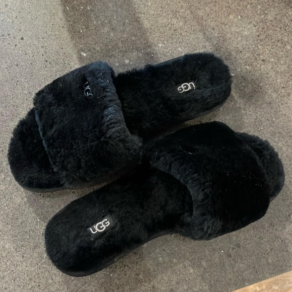 Ugg slides - Picture 1 of 2